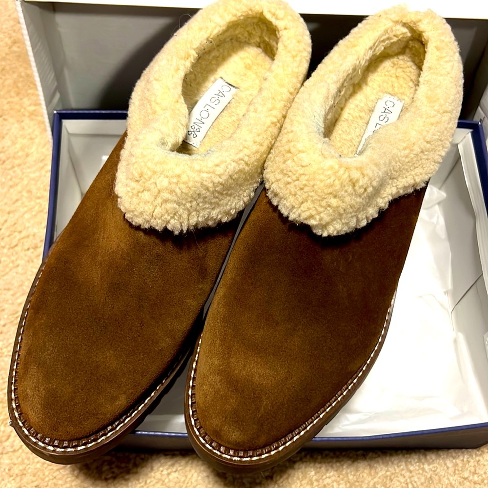 Caslon furry Camel size 9M Clogs